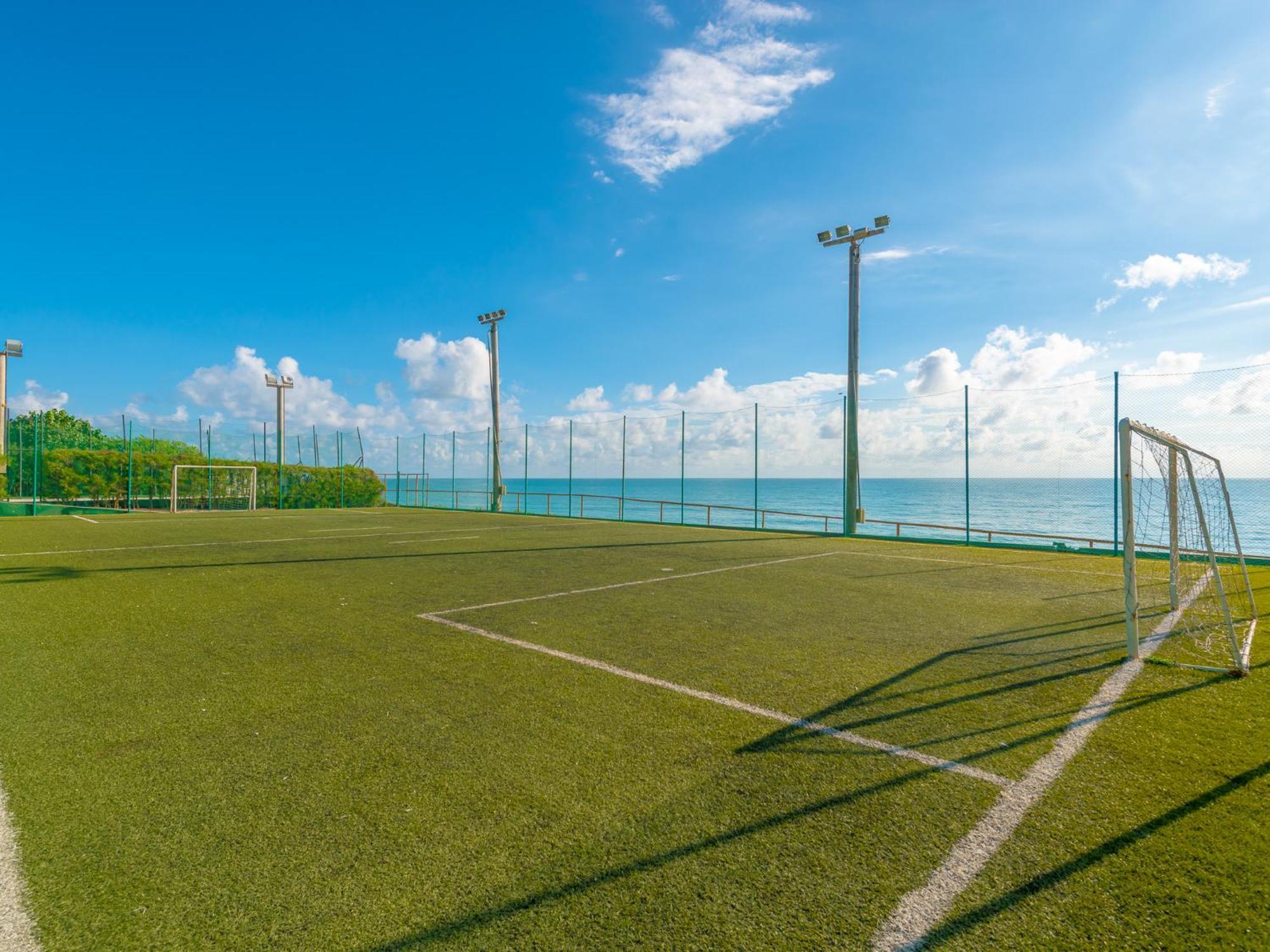 Ocean Palace All Inclusive Premium ناتال المظهر الخارجي الصورة The football field at the resort